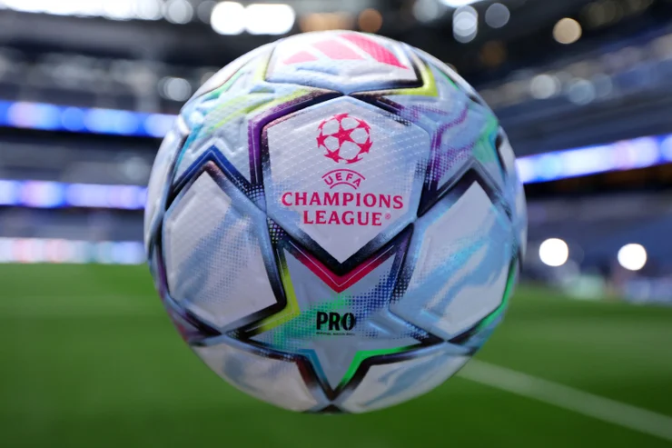 Troy Parrott pops up with winner on Champions League debut